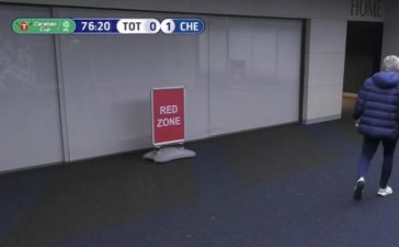 José Mourinho foi buscar Eric Dier à casa de banho, durante o Tottenham-Chelsea