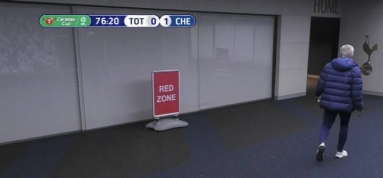 José Mourinho foi buscar Eric Dier à casa de banho, durante o Tottenham-Chelsea