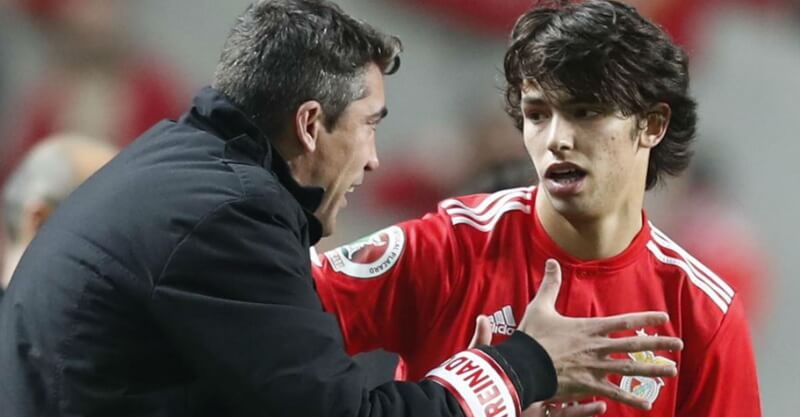 João Félix recebe indicações de Bruno Lage nos tempos do Benfica