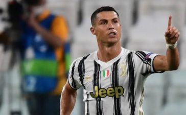 Cristiano Ronaldo ao marcar pela Juventus frente ao Lyon na Liga dos Campeões