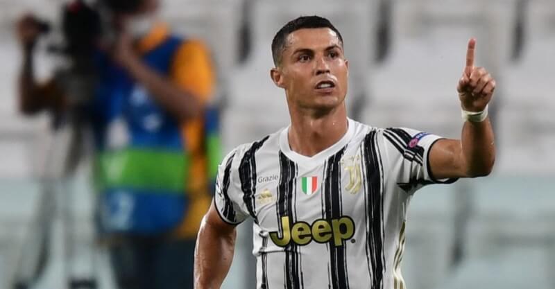Cristiano Ronaldo ao marcar pela Juventus frente ao Lyon na Liga dos Campeões
