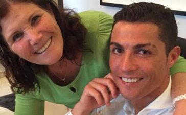 Cristiano Ronaldo com a sua mãe Dolores Aveiro