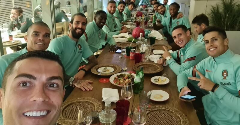 Cristiano Ronaldo e jogadores da Seleção Nacional fomentam união em jantar