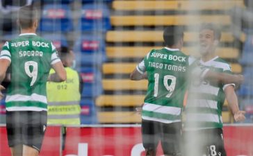 Pedro Gonçalves festeja golo na vitória do Sporting sobre o Santa Clara