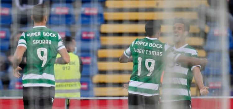 Pedro Gonçalves festeja golo na vitória do Sporting sobre o Santa Clara