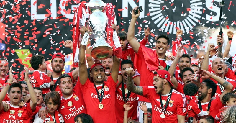 Festejos do Benfica após a conquista do título em 2015/16
