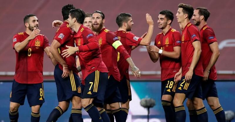 Espanha celebra goleada histórica à Alemanha