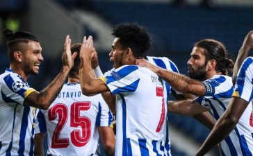 Jogadores do FC Porto festejam vitória sobre o Marselha na Liga dos Campeões