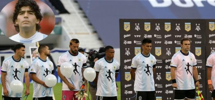 Jogadores do Gimnasia emocionados na homenagem a Diego Maradona