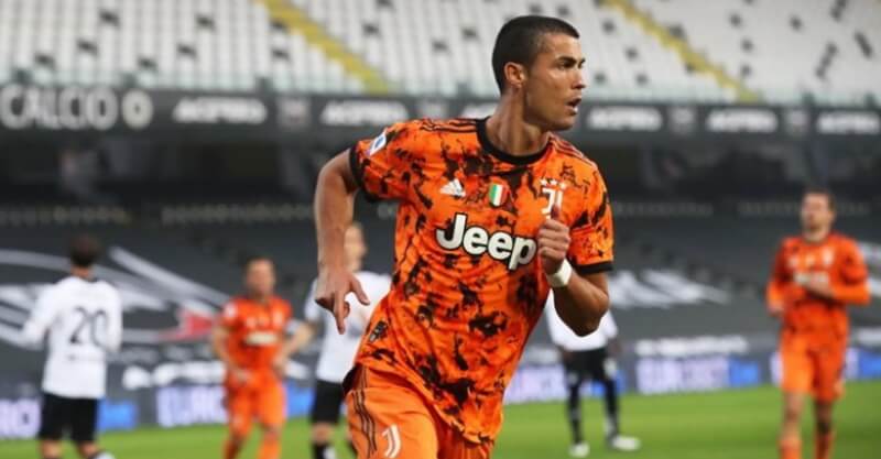 Cristiano Ronaldo no festejo do penalti à Panenka no Spezia-Juventus