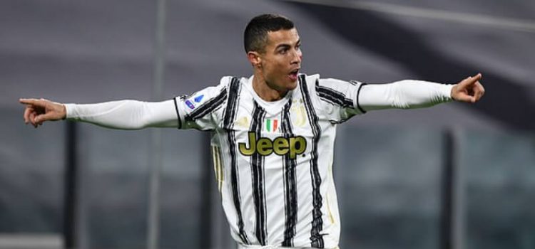 Cristiano Ronaldo celebra o bis no Juventus-Cagliari