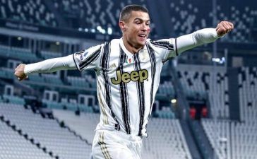 Cristiano Ronaldo festeja golo no Juventus-Cagliari