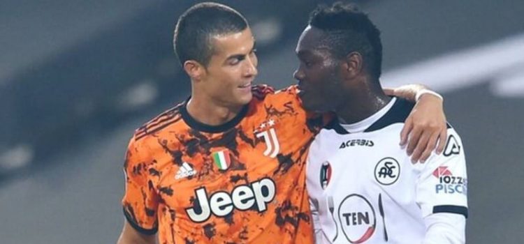 Conversa entre Cristiano Ronaldo e Emmanuel Gyasi após o Spezia-Juventus