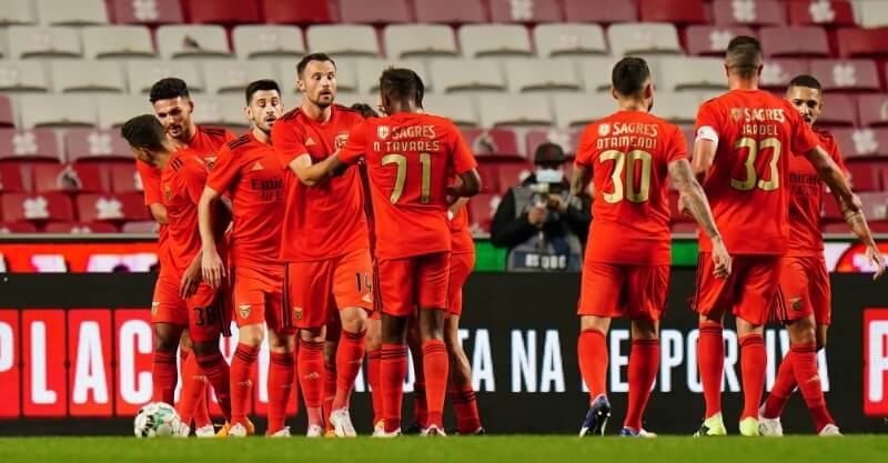 Jogadores do Benfica festejam golo na vitória sobre o Vilafranquense, na Taça de Portugal