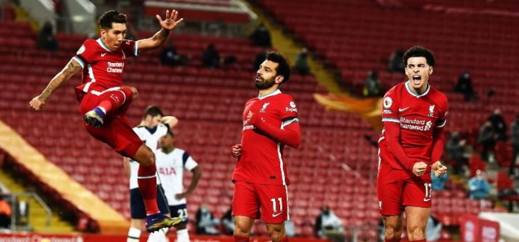 Roberto Firmino festeja golo que valeu a vitória ao Liverpool sobre o Tottenham