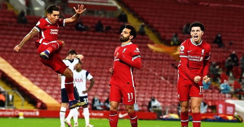 Roberto Firmino festeja golo que valeu a vitória ao Liverpool sobre o Tottenham