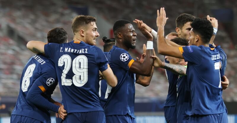 Jogadores do FC Porto festejam golo ao olympiacos na Liga dos Campeões