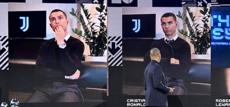 A reação de Cristiano Ronaldo ao ver Lewandowski conquistar o prémio The Best
