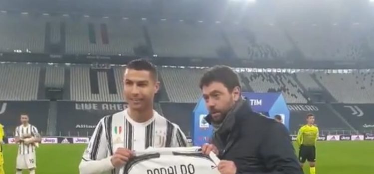 Cristiano Ronaldo homenageado pelo presidente da Juventus após golo 750 na carreira