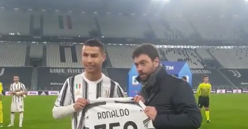 Cristiano Ronaldo homenageado pelo presidente da Juventus após golo 750 na carreira