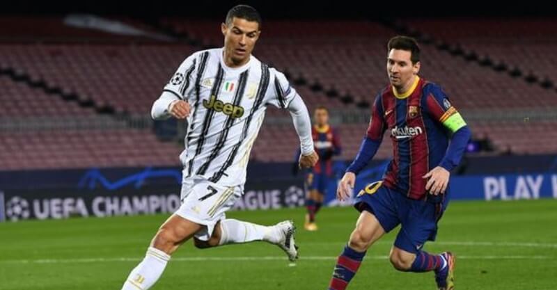 Cristiano Ronaldo e Lionel Messi em ação no Barcelona-Juventus na Liga dos Campeões