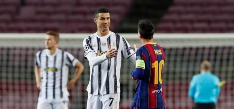 Cristiano ROnaldo e Lionel Messi cumprimentam-se antes do Barcelona-Juventus na Liga dos Campeões
