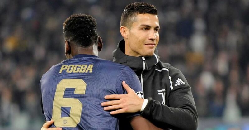 Cristiano Ronaldo cumprimenta Pual Pogba antes do Juventus-Manchester United