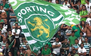 Adeptos do Sporting exibem bandeira do clube