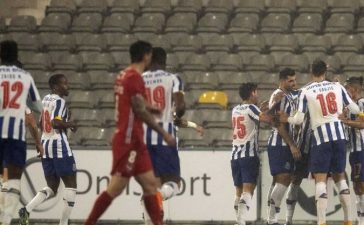 Jogadores do FC Porto celebram golo ao Gil Vicente nos quartos de final da Taça de Portugal