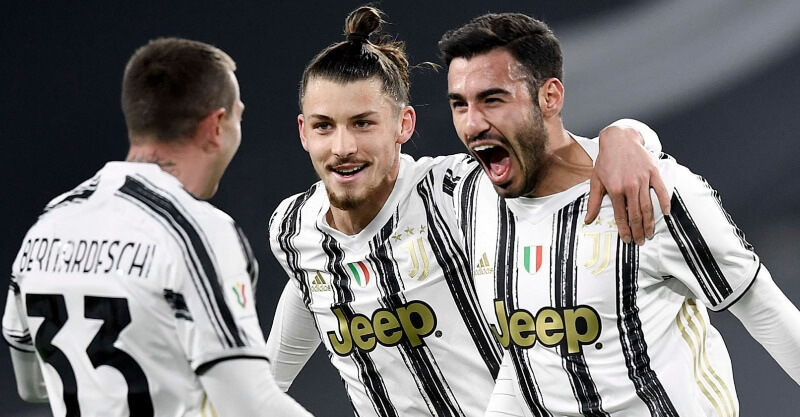 Frabotta festeja golo na goleada da Juventus diante da SPAL na Taça de Itália