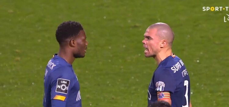 Desentendimento entre Pepe e Loum após o Farense-FC Porto