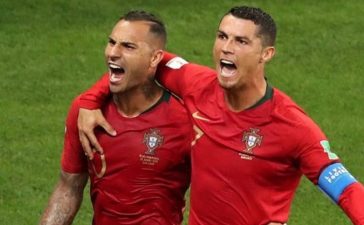 Ricardo Quaresma e Cristiano Ronaldo festejam golo pela Seleção ao Irão no Mundial 2018