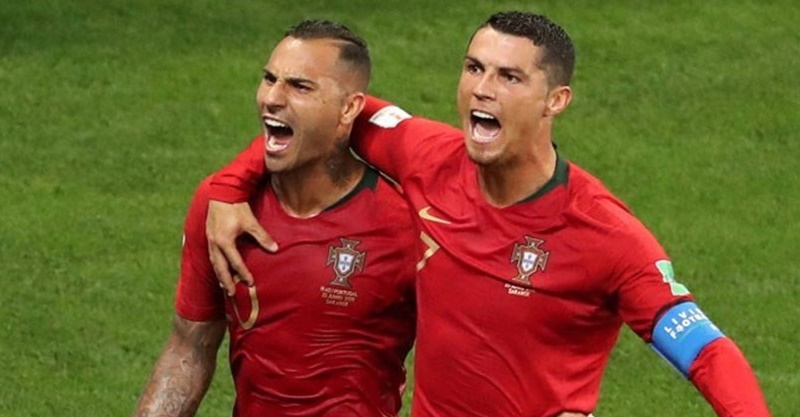 Ricardo Quaresma e Cristiano Ronaldo festejam golo pela Seleção ao Irão no Mundial 2018