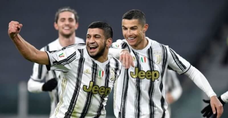 Cristiano Ronaldo celebra o golo de Rafia no Juventus-Génova, na Taça de Itália
