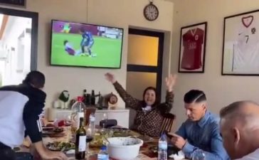 Dolores Aveiro canta música do Sporting em almoço de família