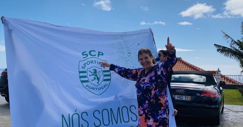 Dolores Aveiro, mãe de Cristiano Ronaldo, em apoio ao Sporting antes do jogo com o FC Porto