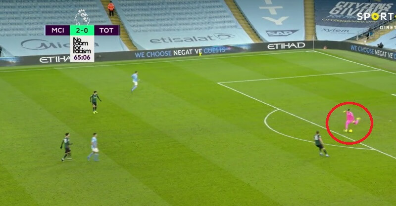 Ederson assiste para o golo de Gundogan no Manchester City-Tottenham