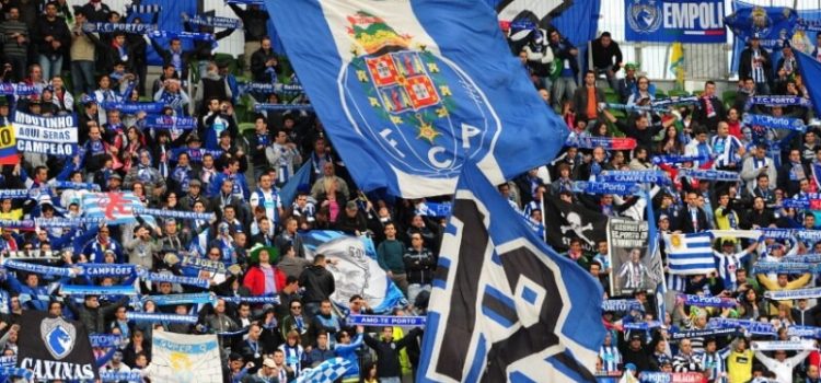 Adeptos do FC Porto apoiam a equipa