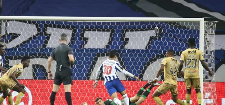 Jogada do golo anulado do FC Porto no empate com o Boavista