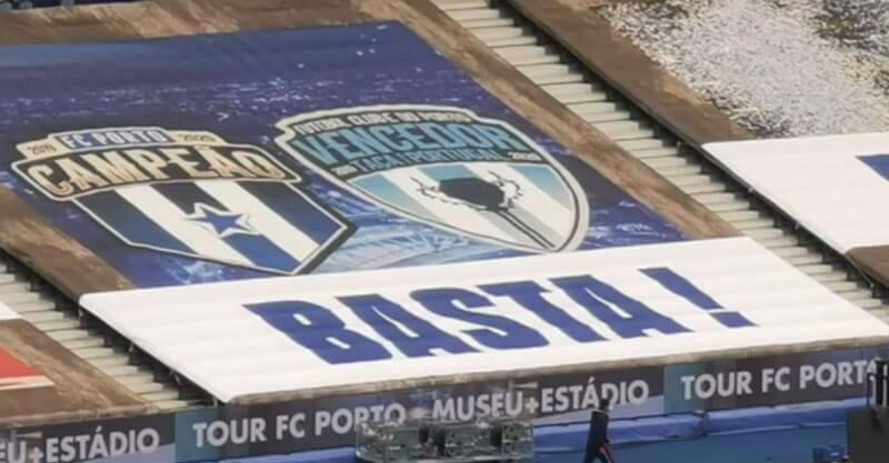 Basta! Revolta do FC Porto chega às bancadas do Dragão