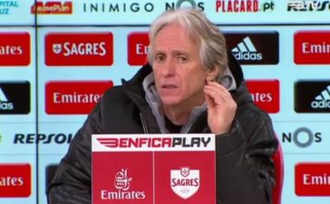 Jorge Jesus emocionado após o Benfica-Famalicão
