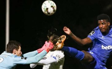 Choque violento entre Nanu e Kritciuk no Belenenses SAD-FC Porto