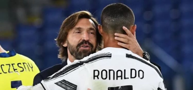 Andrea Pirlo abraça Cristiano Ronaldo