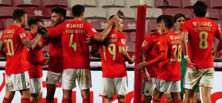 Jogadores do Benfica festejam passagem à final da Taça