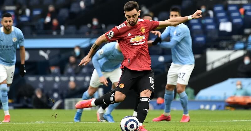 Bruno Fernandes marca pelo Manchester United ao Manchester City de penalti