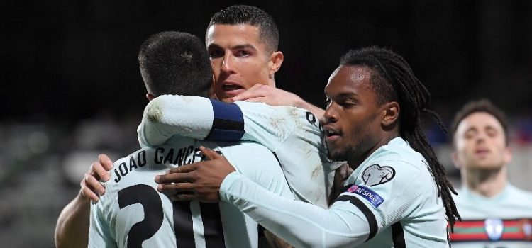 Cristiano Ronaldo festeja com Cancelo e Renato Sanches o golo da Seleção de Portugal diante do Luxemburgo