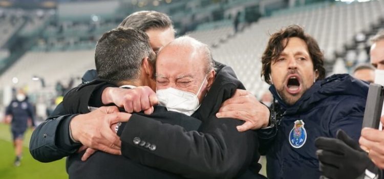Pinto da Costa agarrado a Sérgio Conceição após o Juventus-FC Porto