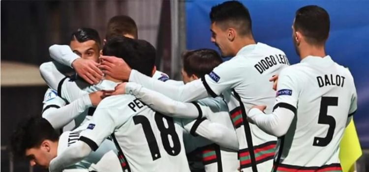 Jogadores de Portugal festejam vitória no Europeu sub-21