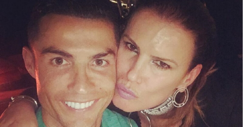 Cristiano Ronaldo ao lada da sua irmã Elma Aveiro