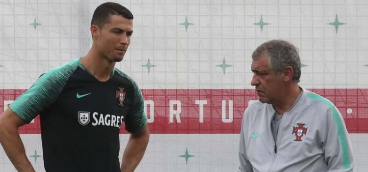 Cristiano Ronaldo e Fernando Santos no treino de Portugal